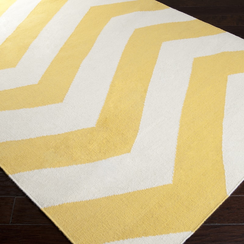 Hand-woven SunnyChevron Sunshine Yellow Wool Area Rug - 2' x 3'/Surplus