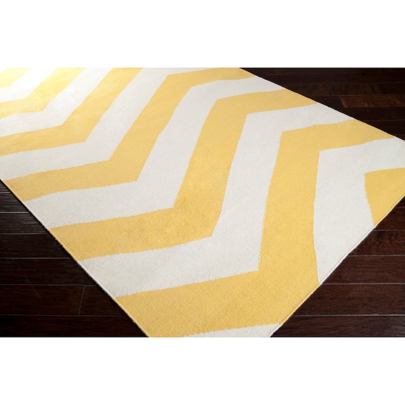 Hand-woven SunnyChevron Sunshine Yellow Wool Area Rug - 3'6" x 5'6"/Surplus