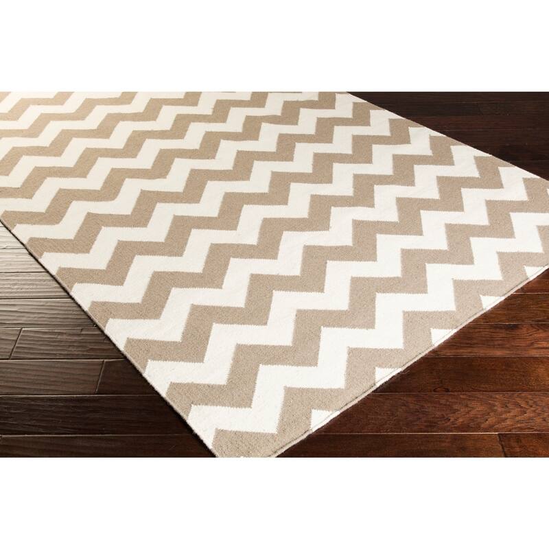 Hand-woven DesertChevron Taupe Wool Area Rug - 8' x 11'/Surplus