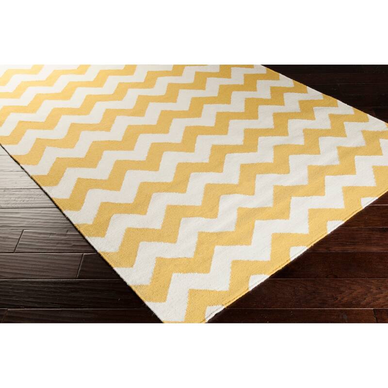 Hand-woven SandyChevron Golden Yellow Wool Area Rug - 8' x 11'/Surplus