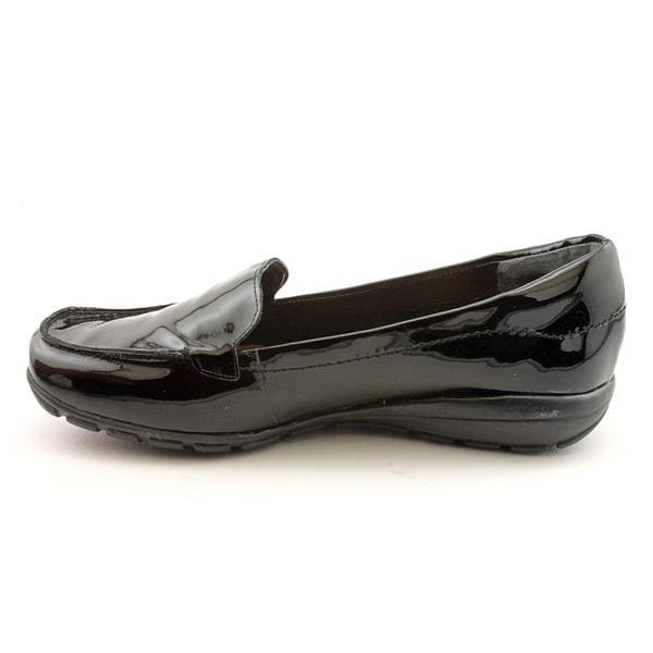 easy spirit patent leather loafers