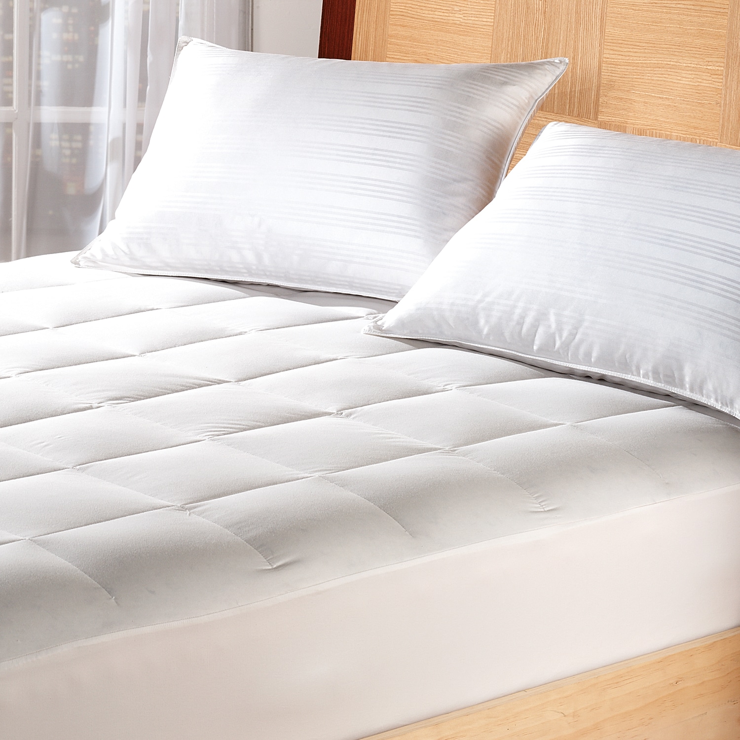 White Goose Down Twin/ Full size Mattress Pad