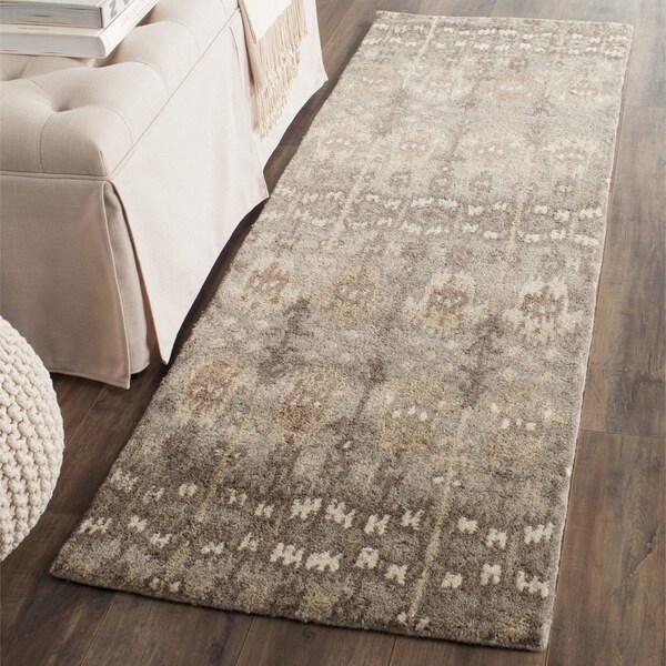 Shop Safavieh Handmade Wyndham Natural Geometric New Zealand Wool Rug 2'3" x 7' On Sale