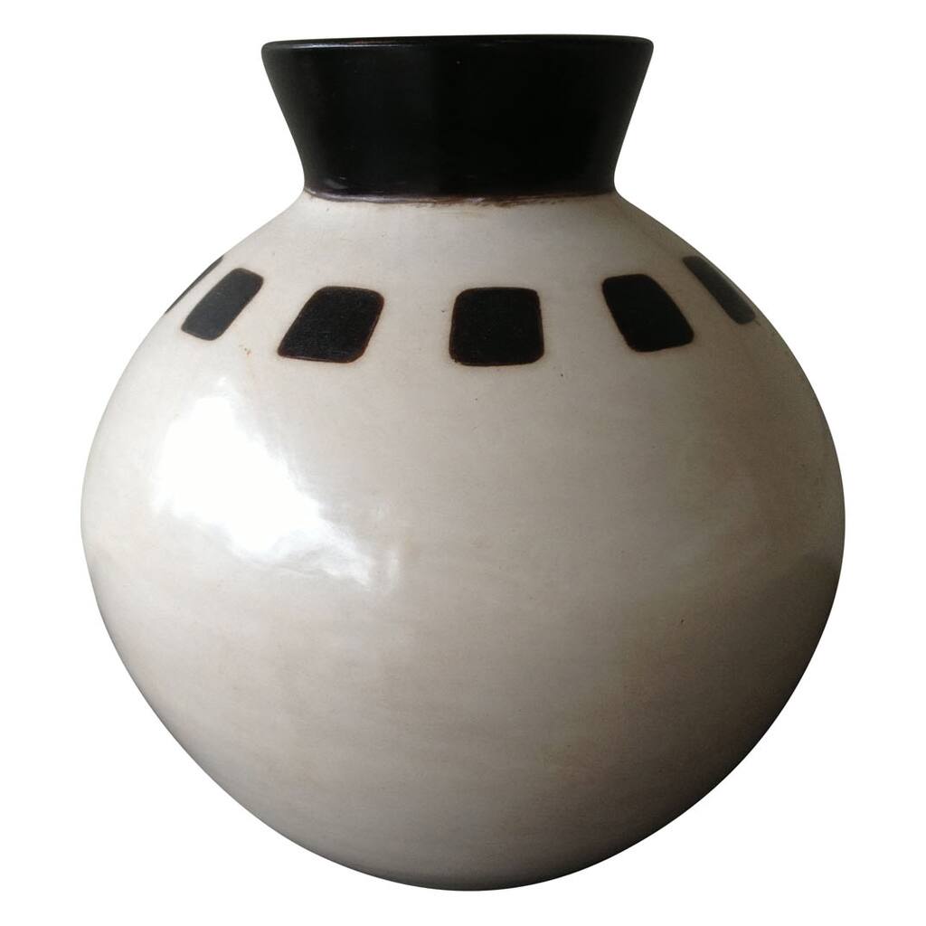 Chulucan White Vase (Peru)