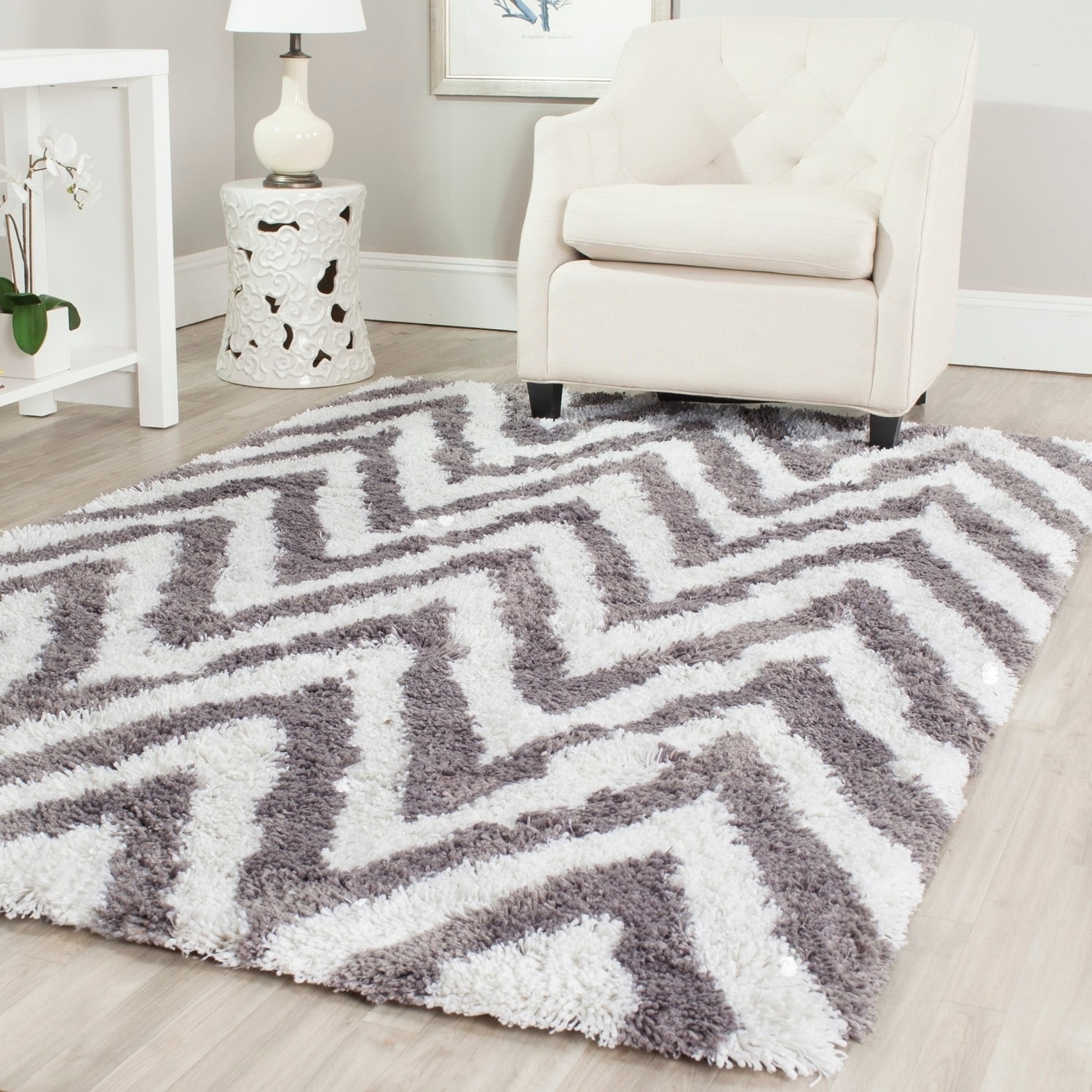 Hand made Chevron Ivory/ Grey Shag Rug (4 X 6)