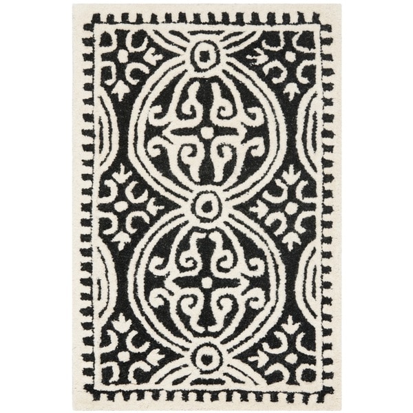 Safavieh Handmade Cambridge Moroccan Black/ Ivory Rug - 2' x 3'