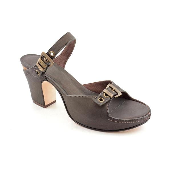 Bernardo Women's 'Kelly' Leather Sandals Bernardo Sandals