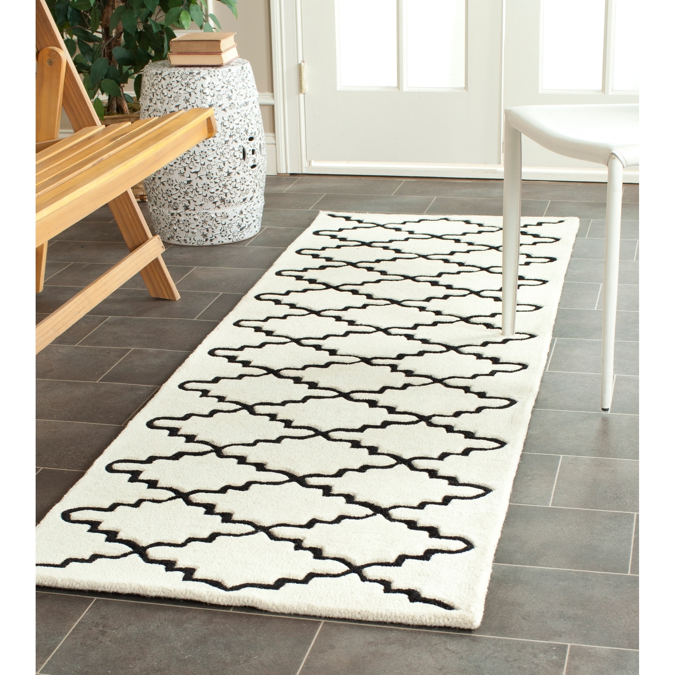 Handmade Moroccan Ivory Wool Rug With Canvas Backing (23 X 7)