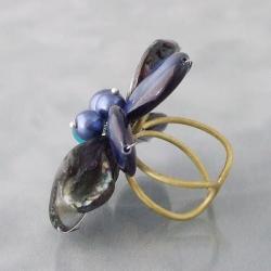 Goldtone Blue Mother of Pearl Flower Ring (Thailand) Rings