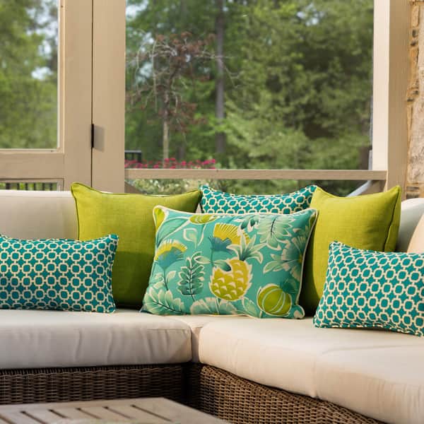 https://ak1.ostkcdn.com/images/products/7819204/Pillow-Perfect-Outdoor-Hockley-Teal-18.5-inch-Throw-Pillows-Set-of-2-66262f69-0329-44b8-9a7d-903253d09a48_600.jpg?impolicy=medium