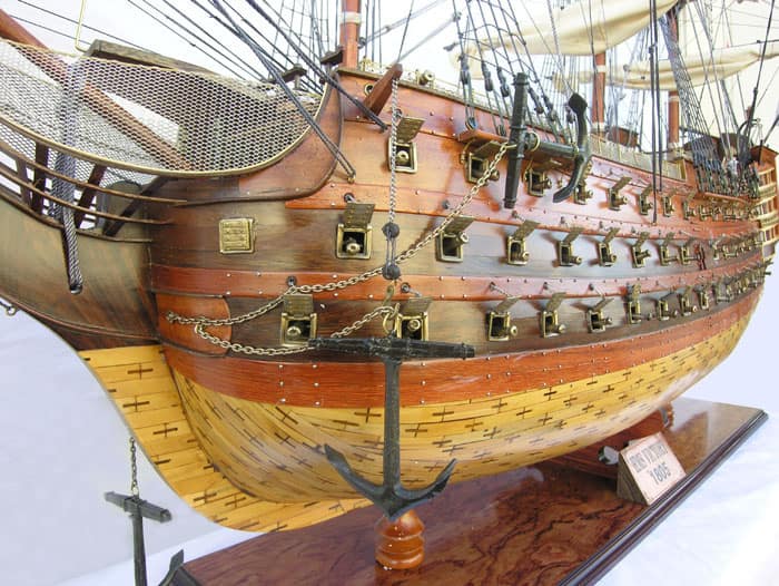 Old Modern Handicrafts HMS Victory Xl Model Ship