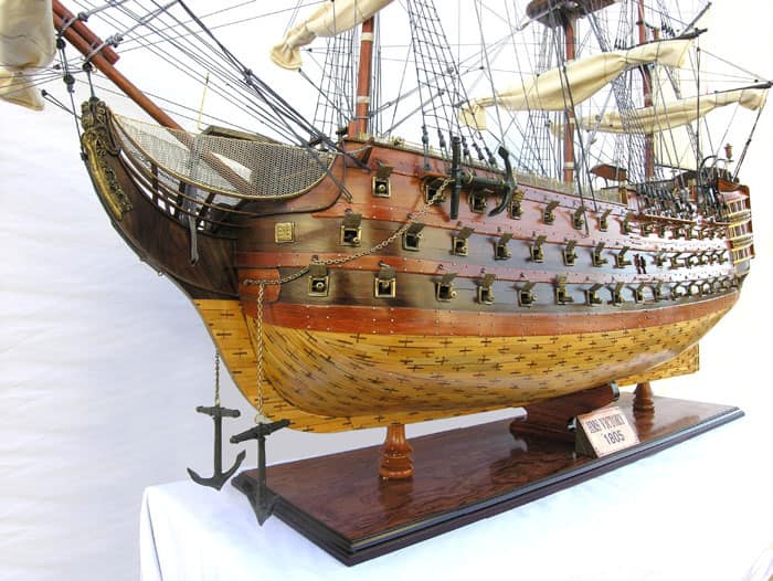 Old Modern Handicrafts HMS Victory Xl Model Ship