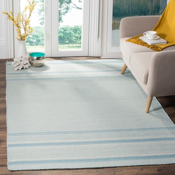 Safavieh Hand-woven Kilim Light Blue/ Ivory Wool Rug - 8' x 10'