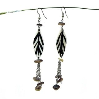 Hand-carved Black Lip Earrings (Philippines) - 13998379 - Overstock.com ...