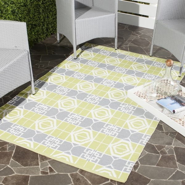 Thom Filicia Hand woven Indoor/ Outdoor White/ Grey Rug (4 x 6