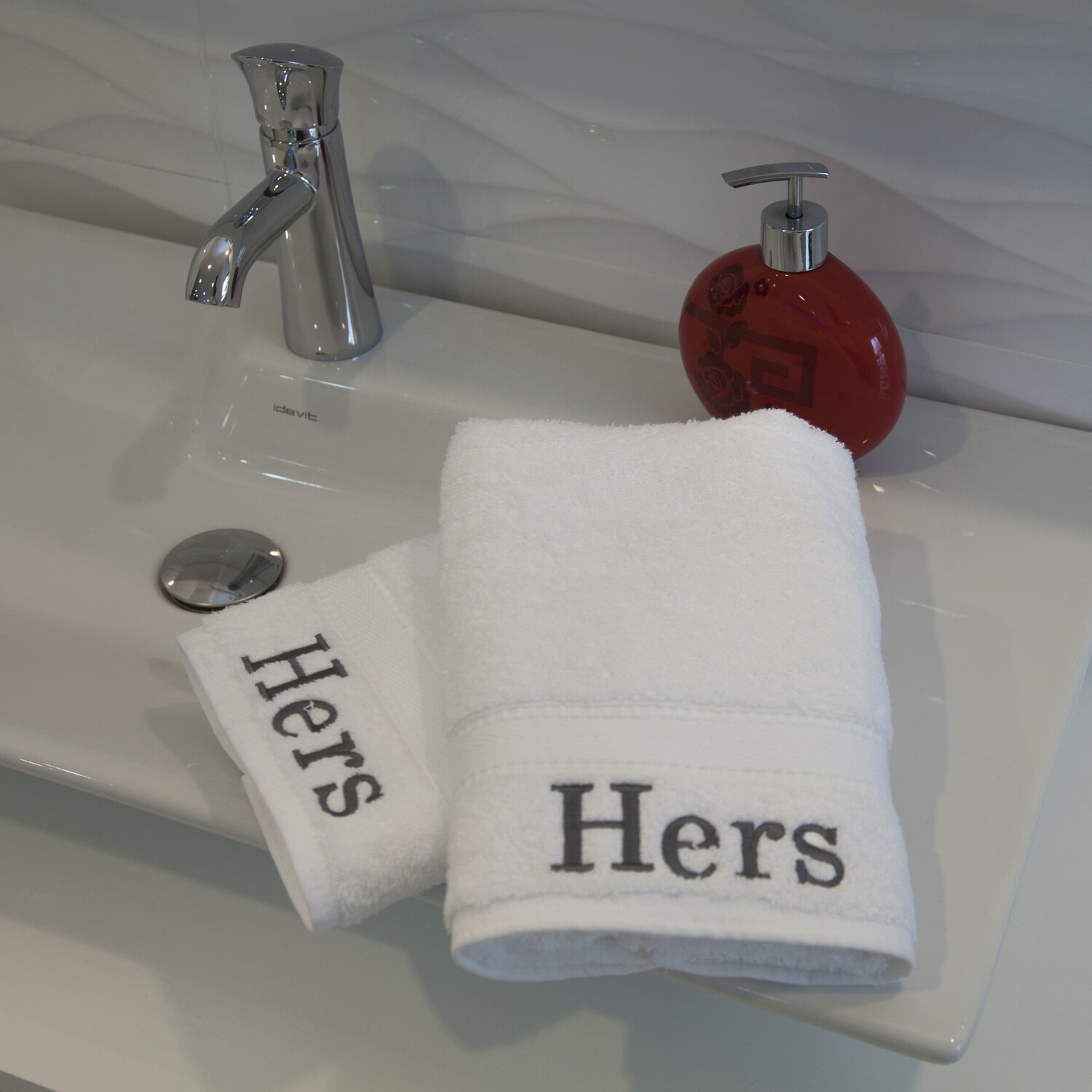 https://ak1.ostkcdn.com/images/products/7894832/Authentic-Hotel-and-Spa-Personalized-Just-for-Her-Turkish-Cotton-Hand-Towels-Set-of-2-542a8e46-5858-4ae1-b8fd-e926f017cd23.jpg