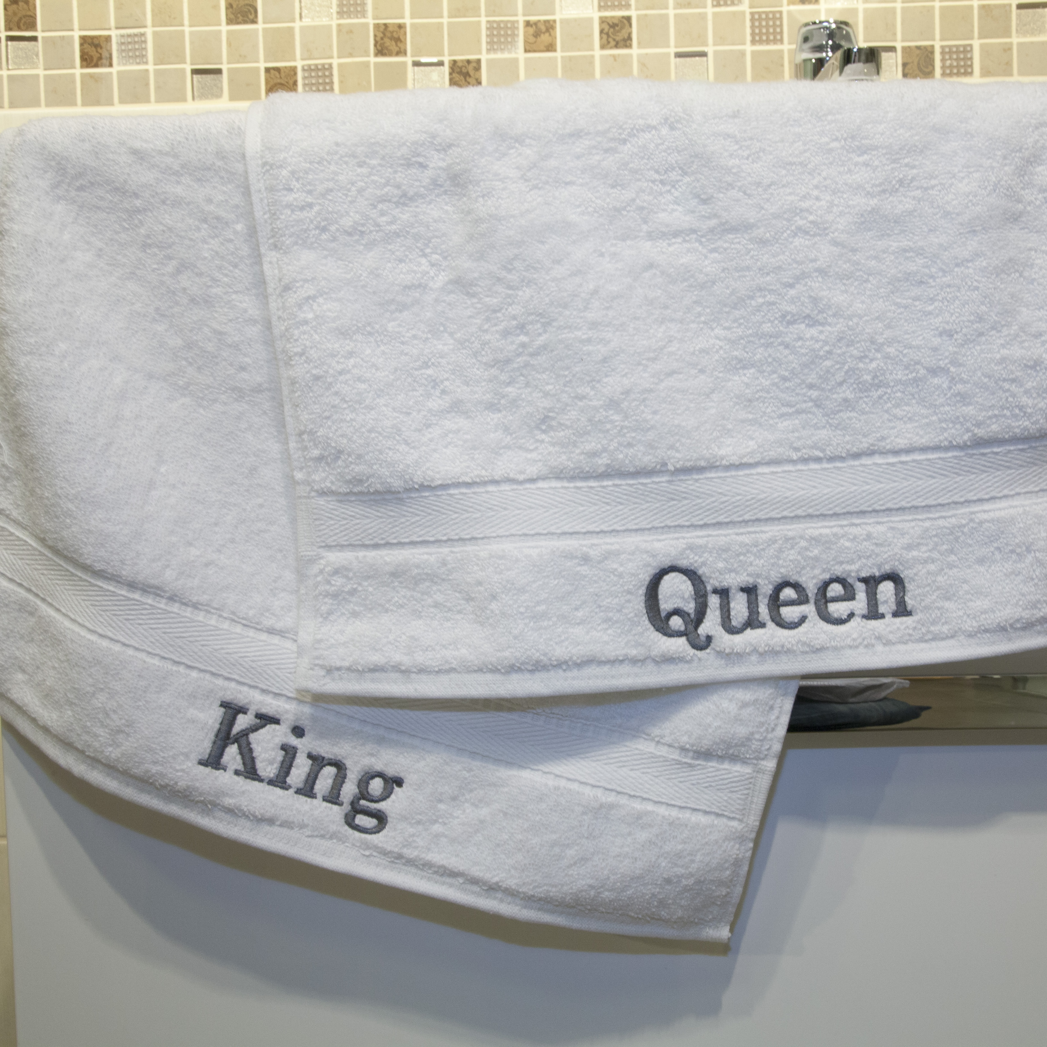 https://ak1.ostkcdn.com/images/products/7894841/Authentic-Hotel-and-Spa-Personalized-King-and-Queen-Turkish-Cotton-Hand-Towel-Set-of-2-9a0af304-4dc5-43ab-ae72-dd4cd5baa38d.jpg