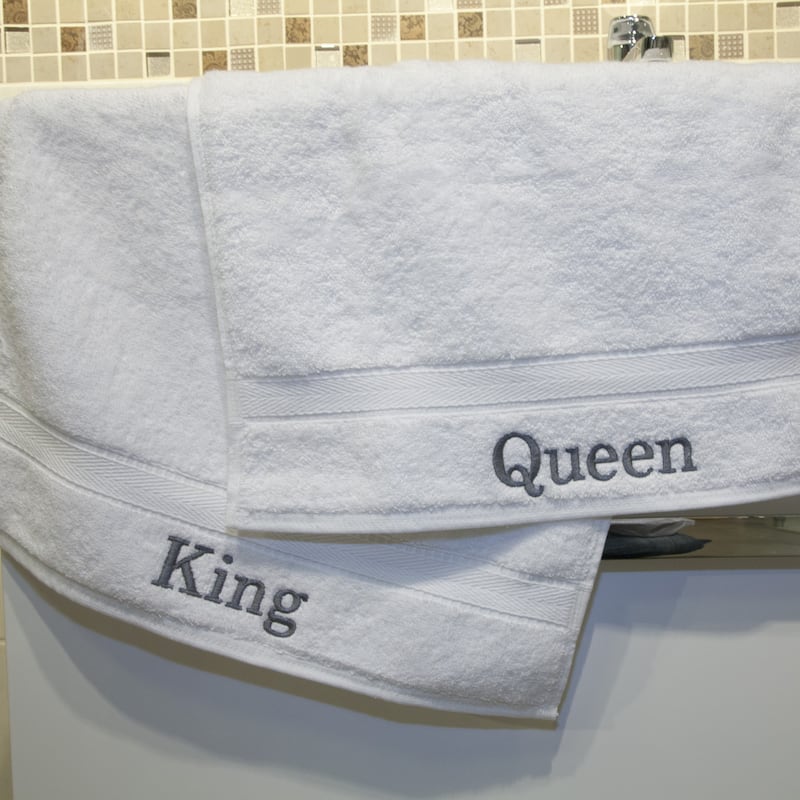 Authentic Hotel and Spa Embroidered 'King' and 'Queen' Turkish Cotton Hand Towel (Set of 2)