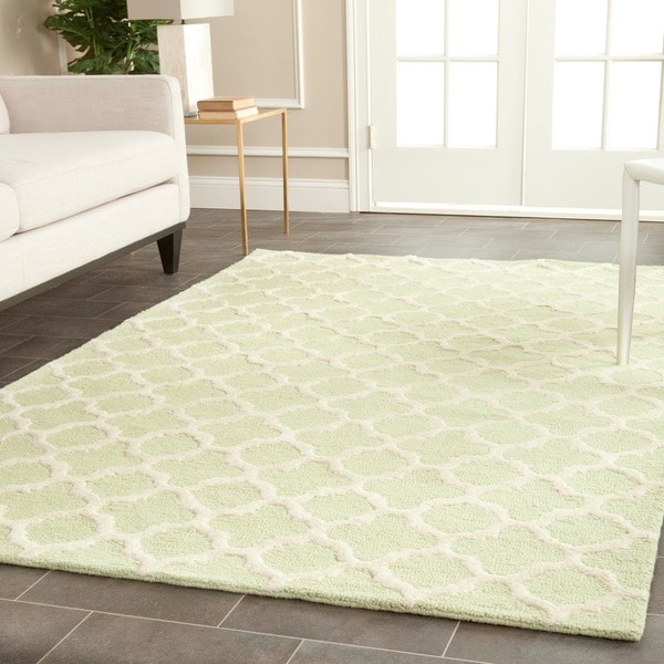 Safavieh Handmade Cambridge Moroccan Light Green/Ivory Geometric-Patterned Wool Rug - 8' x 10'