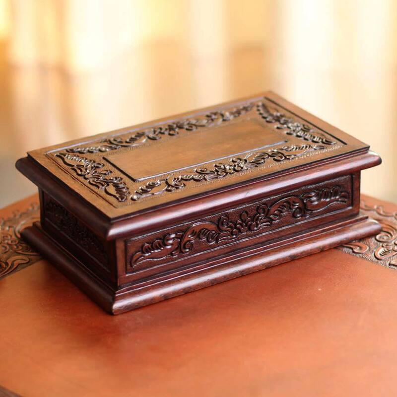 Handmade Andean Detail Mohena Wood and Leather Jewelry Box (Peru) - 7 cm H x 22.5 cm W x 15 cm D