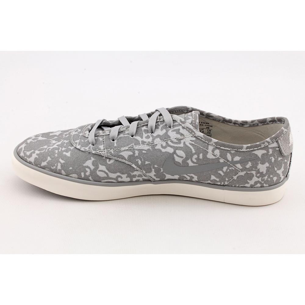 nike saddle shoe sneakers