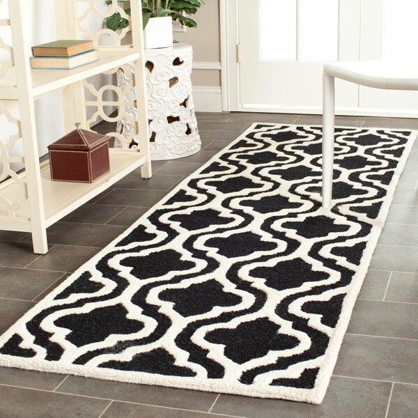 Safavieh Traditional Handmade Cambridge Moroccan Black Wool Rug - 2'6 x 8'