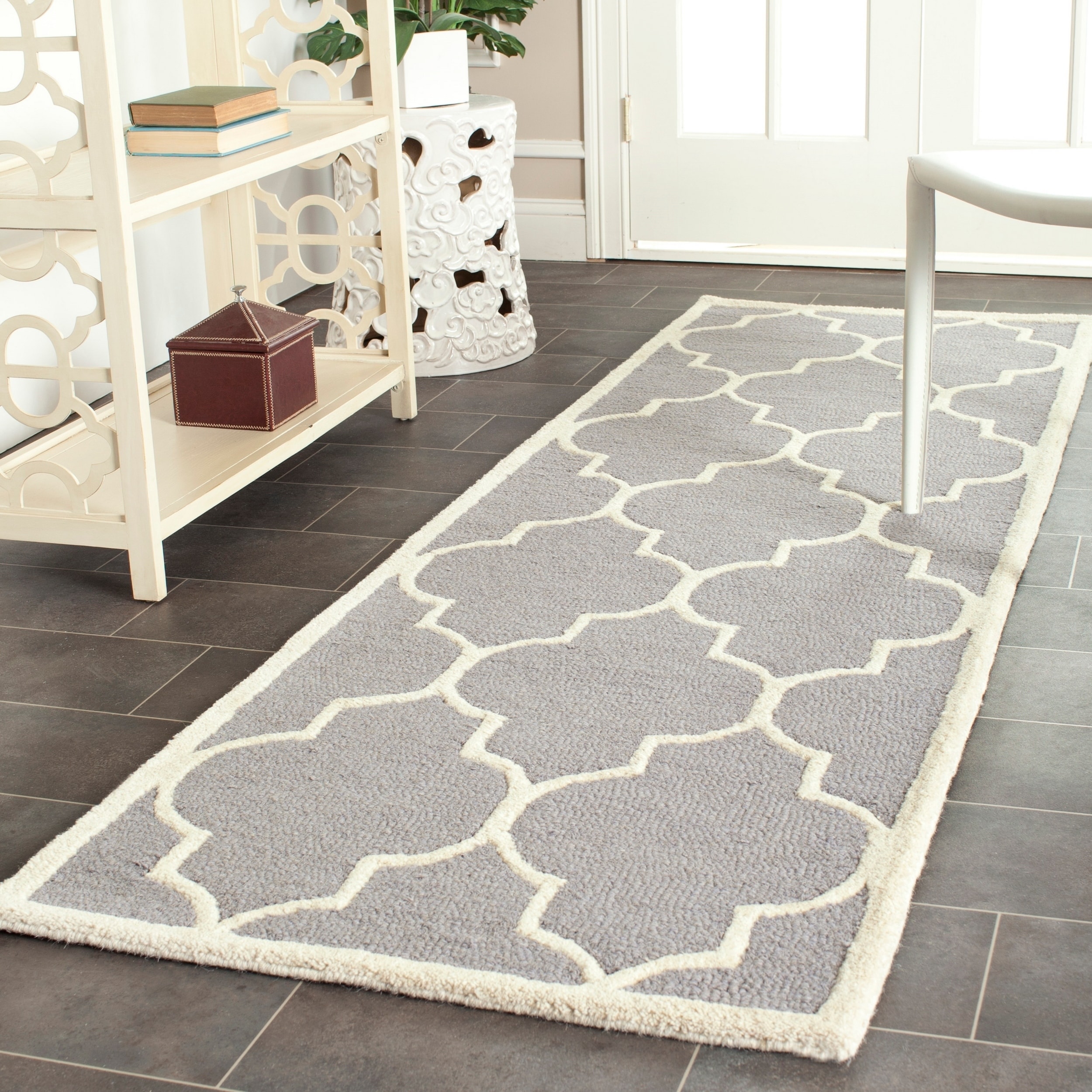 Safavieh Handmade Moroccan Cambridge Silver Wool Runner Rug (26 X 12)