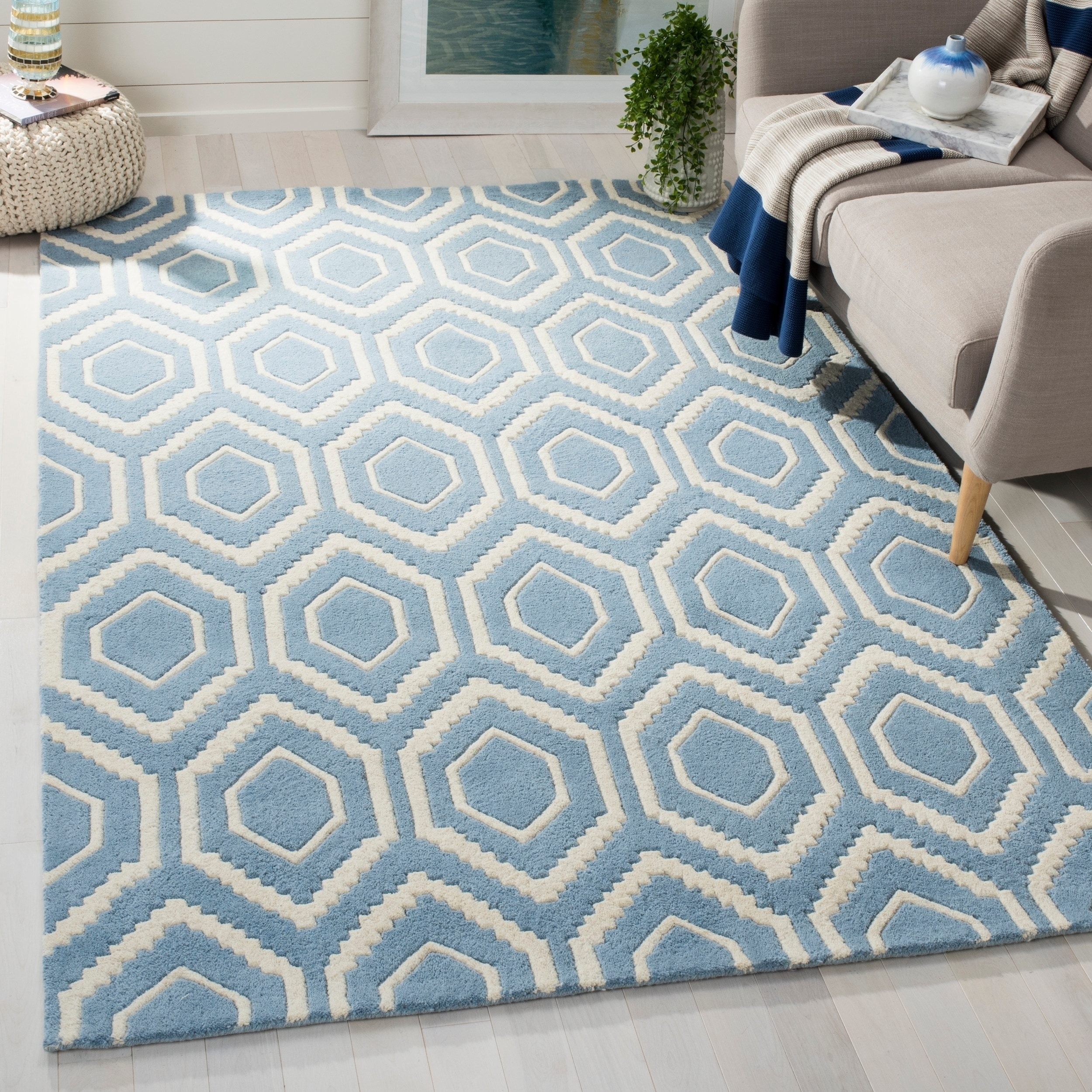 Handmade Moroccan Blue Geometric Hexagonal Pattern Wool Rug (6 X 9)