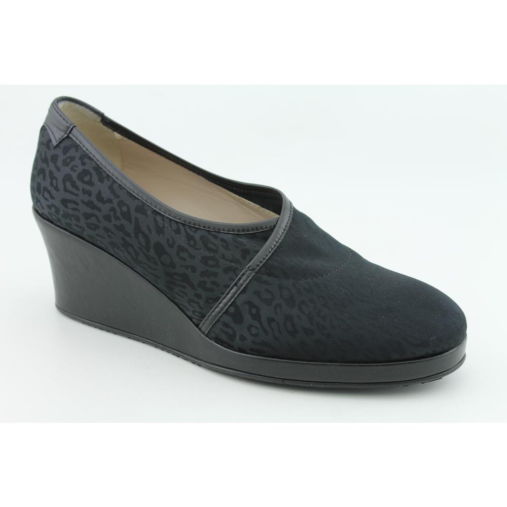 where are taryn rose shoes made