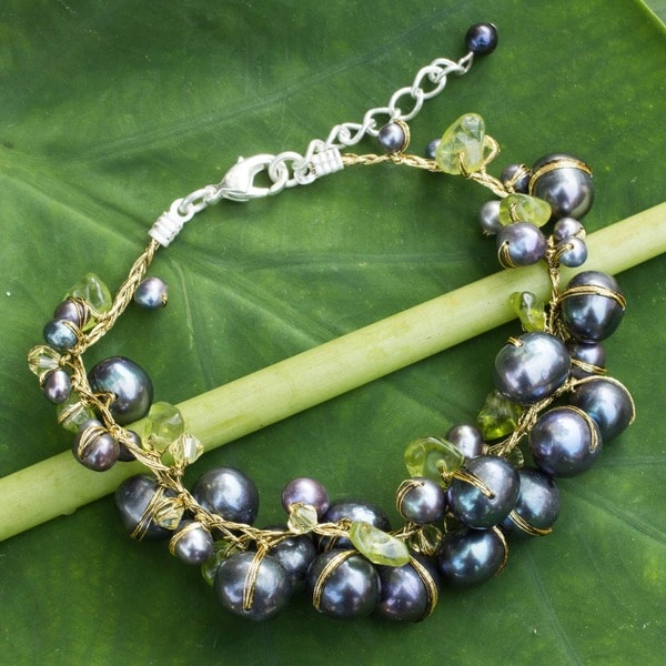 Handcrafted Peridot and Pearl Grey Mist Bracelet (3 9 mm) (Thailand