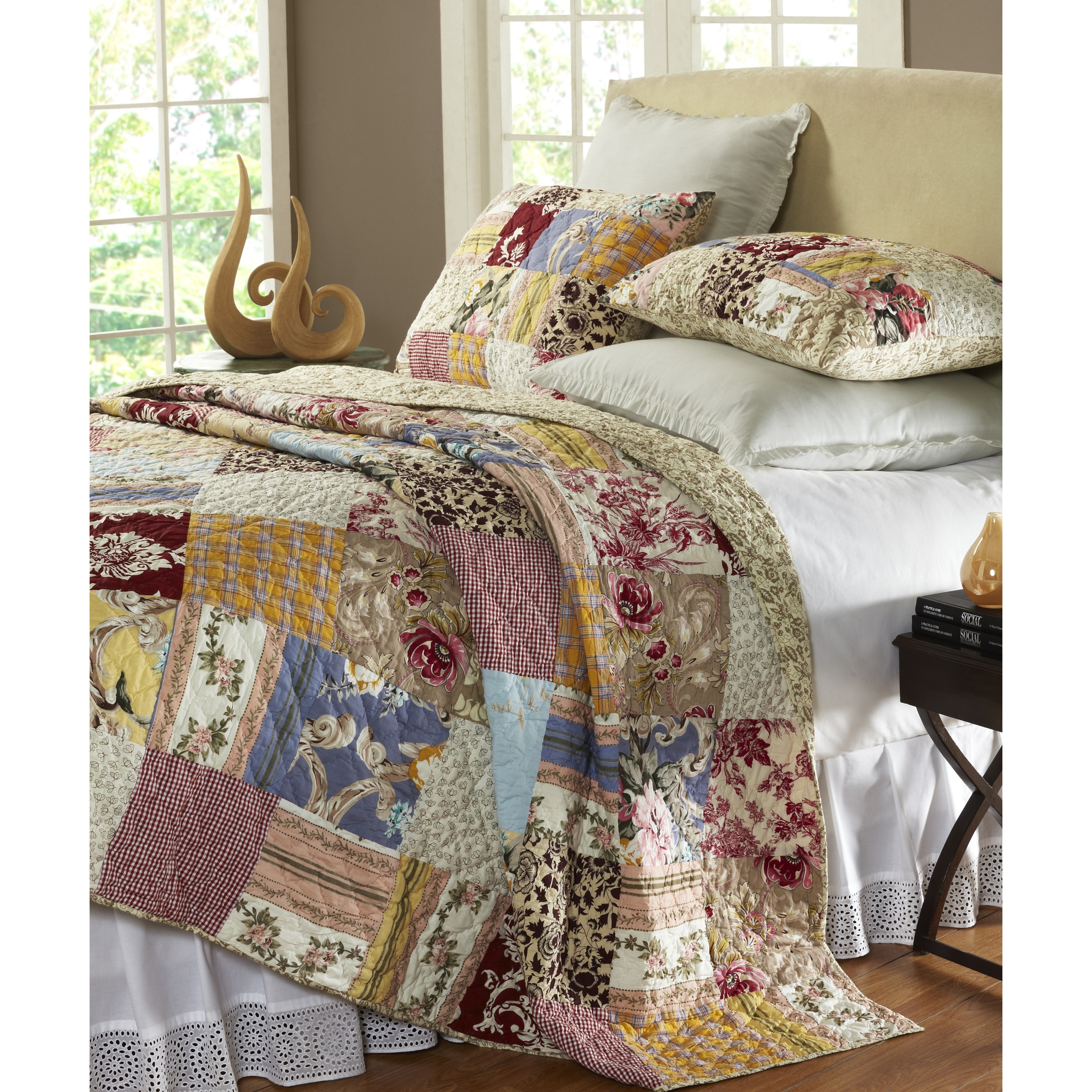 Cottage Home Fay Floral Patchwork 3 piece Quilt Set Ivory Size King