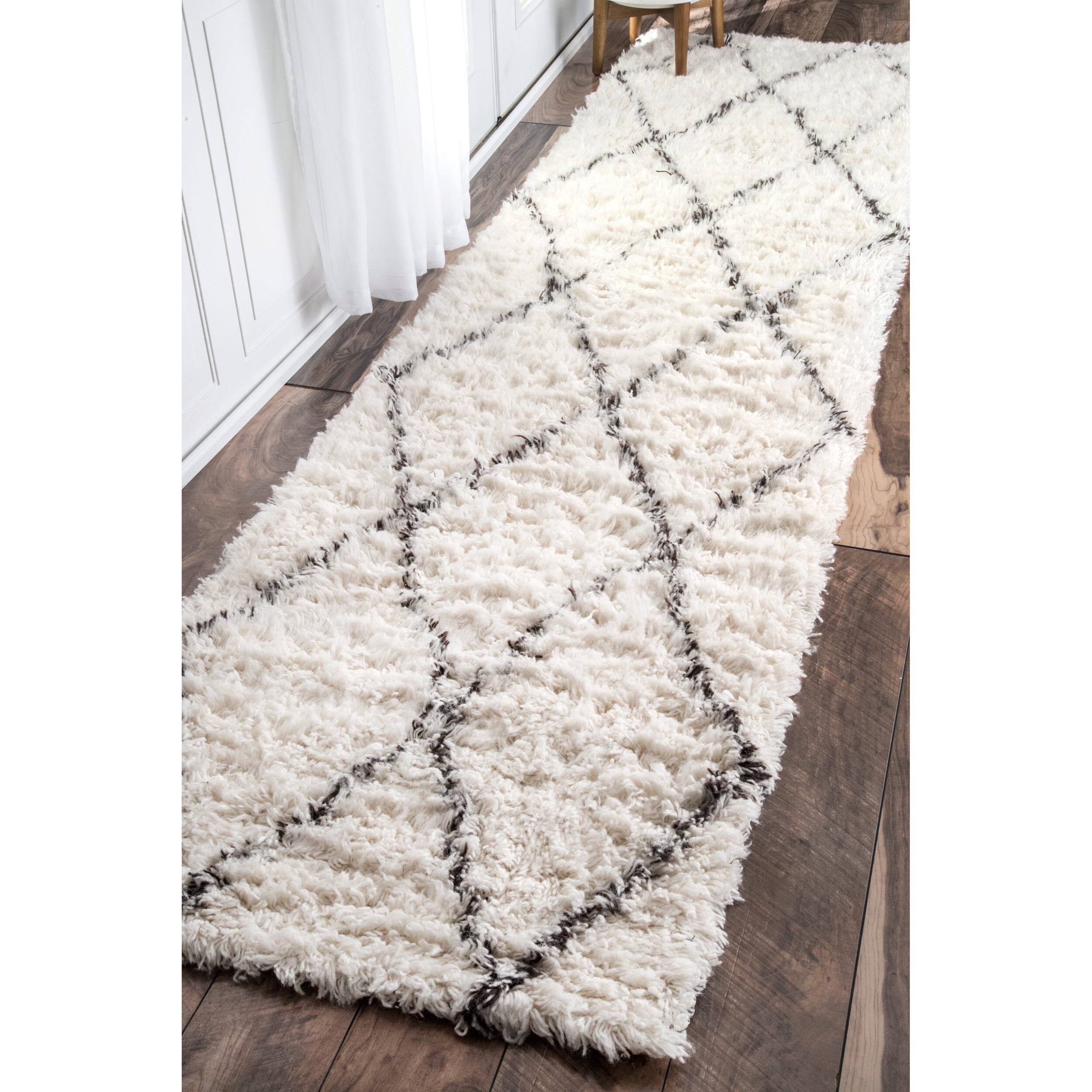 Nuloom Handmade Moroccan Trellis Wool Shag Runner (26 X 10)