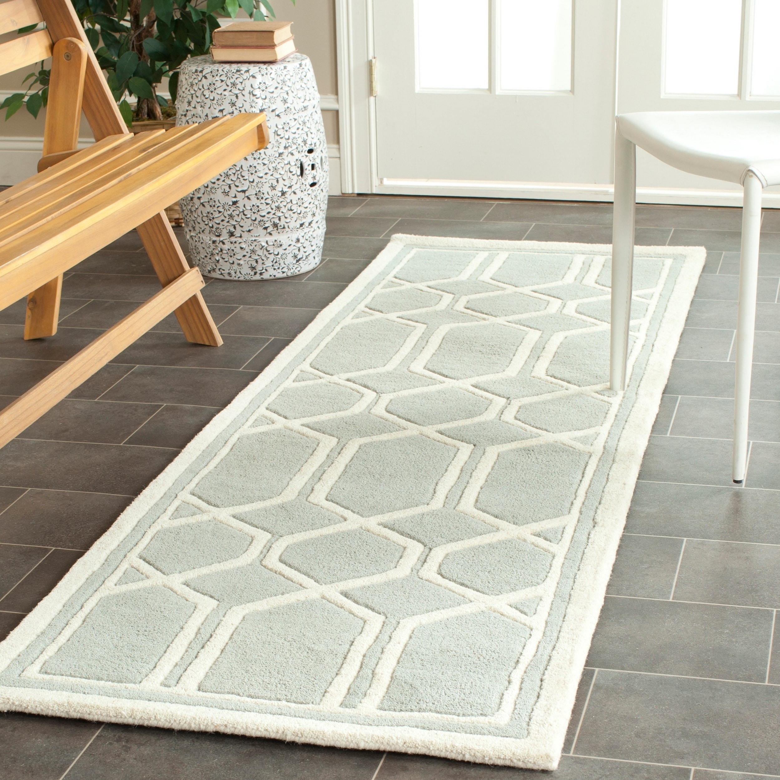 Safavieh Handmade Moroccan Chatham Collection Gray/ Ivory Wool Rug (23 X 9)