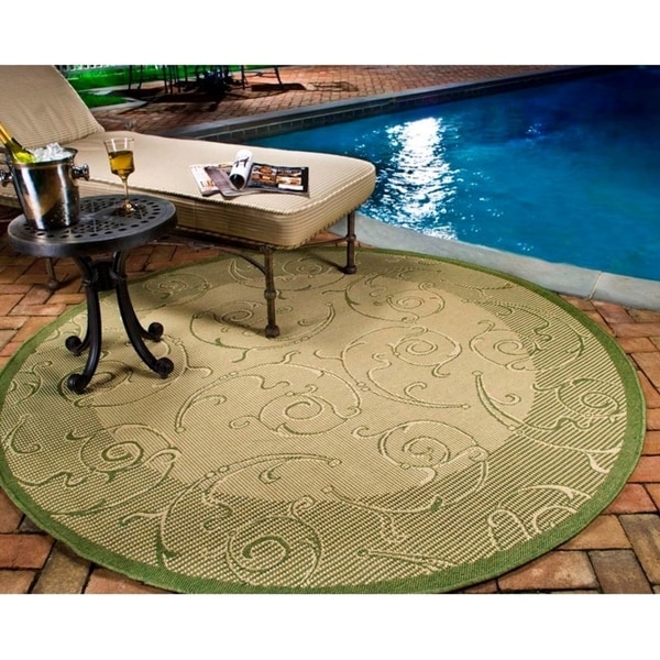 Safavieh Oasis Scrollwork Olive Green/ Natural Indoor/ Outdoor Rug - 7'10" x 7'10" round