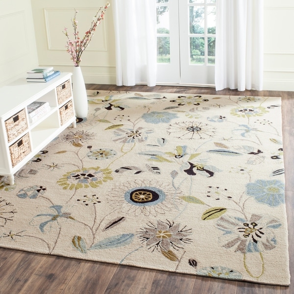 Safavieh Hand-Hooked Four Seasons Floral Ivory / Blue Polyester Rug - 8' x 10'