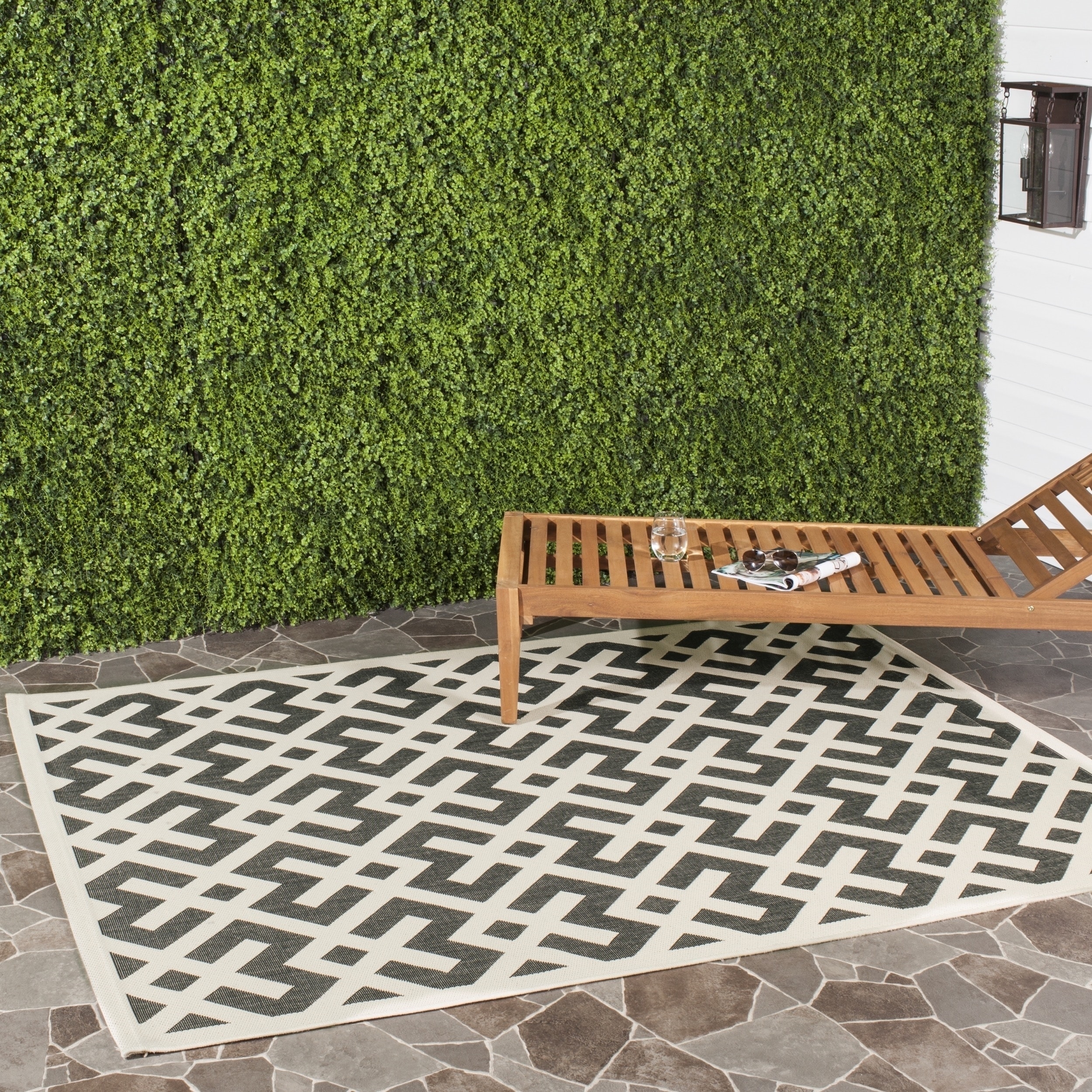 Safavieh Indoor/outdoor Courtyard Black/beige Patterned Rug (710 Square)