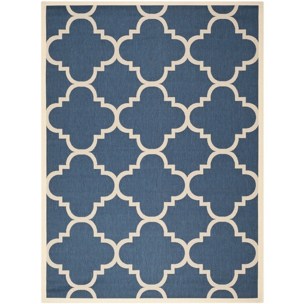 Safavieh Courtyard Quatrefoil Navy/ Beige Indoor/ Outdoor Rug - 5'3" x 7'7"