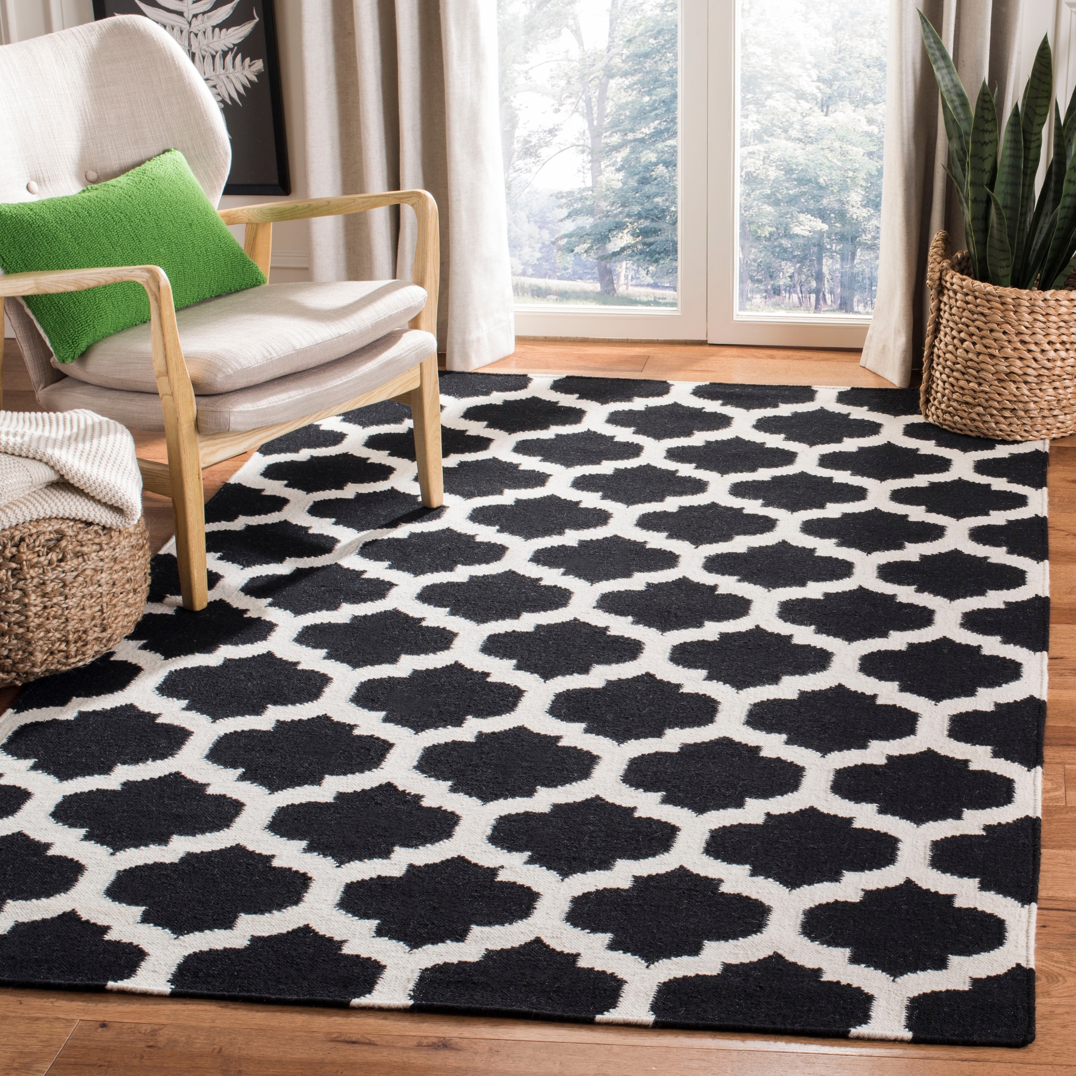 Safavieh Hand woven Moroccan Dhurrie Black Wool Rug (26 X 10)