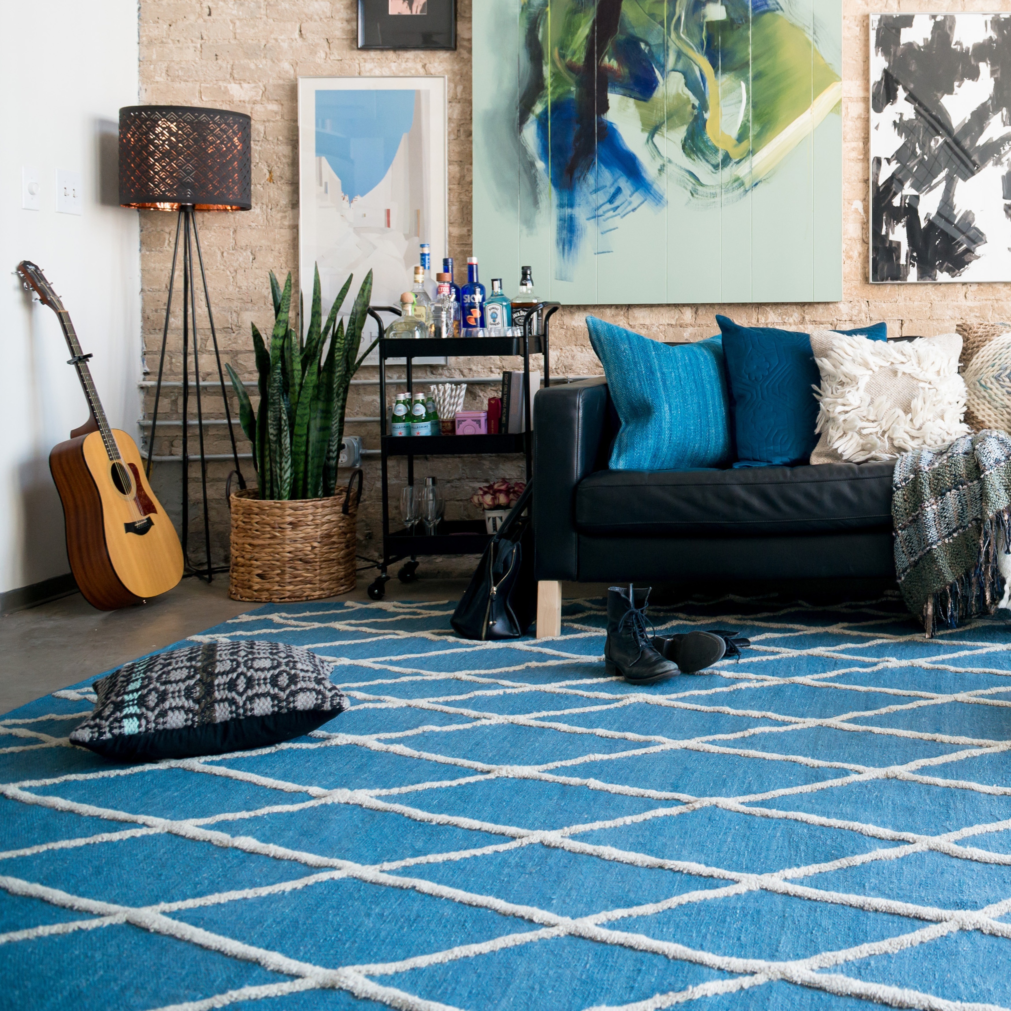 Handcrafted Lennon Azure Wool Rug (50 X 76)
