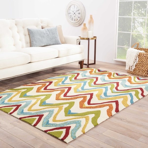 Sol Indoor/ Outdoor Chevron White/ Multicolor Area Rug (5' X 7'6") - 5' x 7'6"
