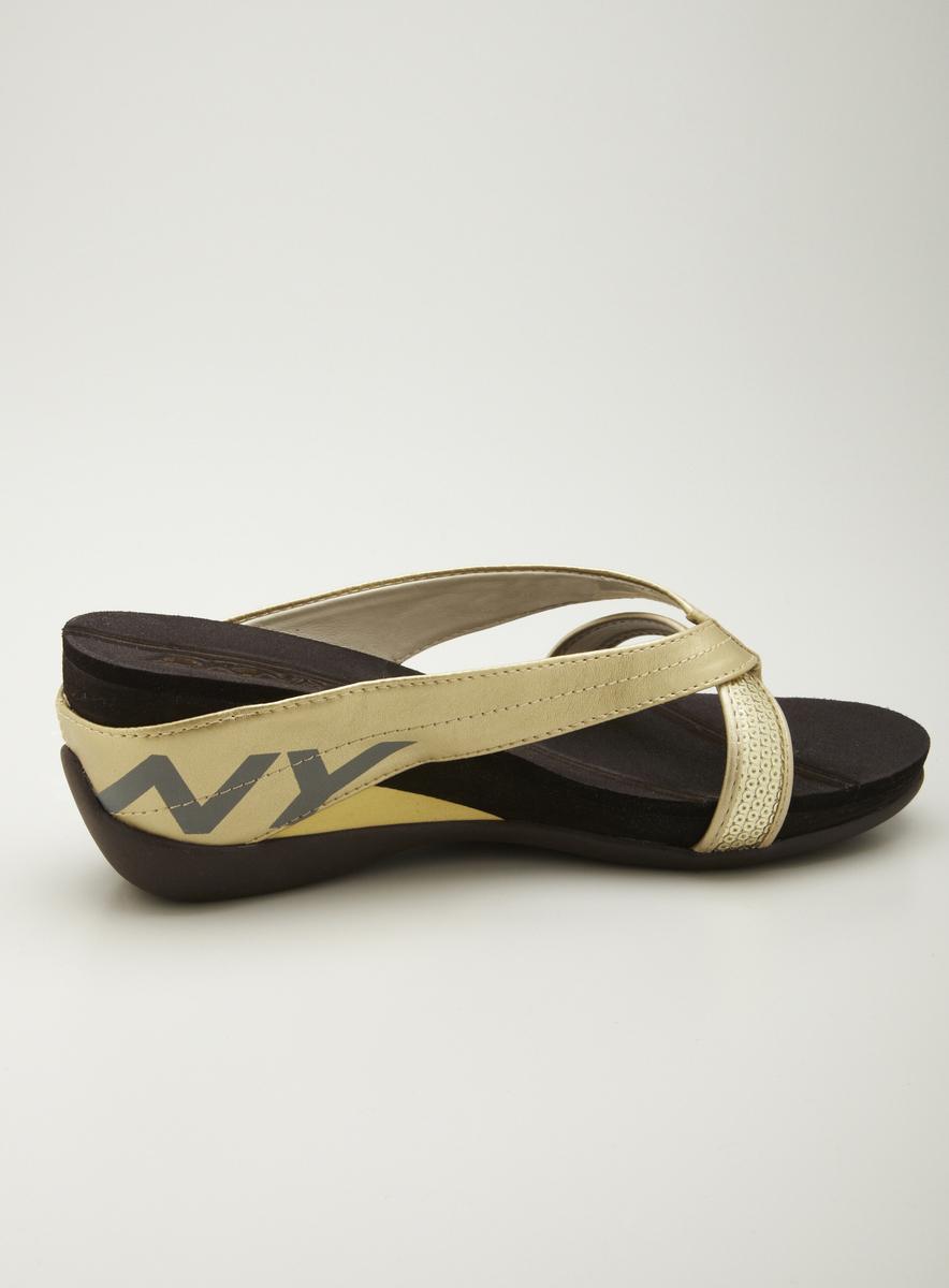 dkny tan sandals