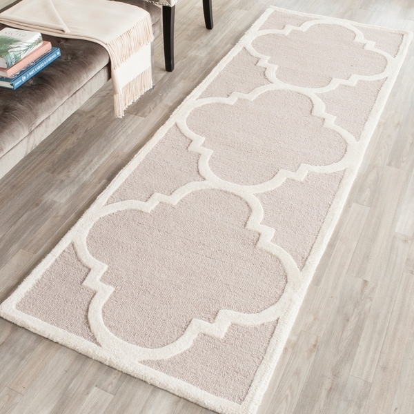 Safavieh Handmade Moroccan Cambridge Beige/ Ivory Wool Rug - 2'6 x 6'