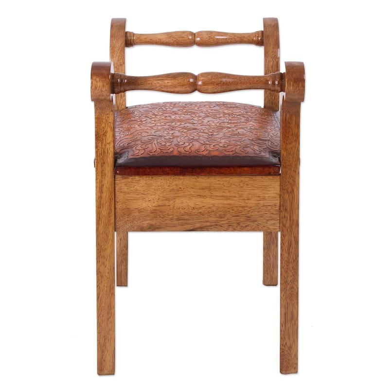 Handmade Cedar and Leather Colonial Blond Stool (Peru)