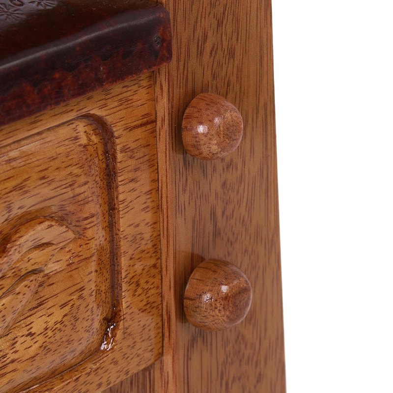 Handmade Cedar and Leather Colonial Blond Stool (Peru)