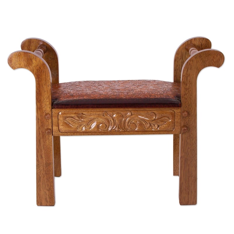 Handmade Cedar and Leather Colonial Blond Stool (Peru)