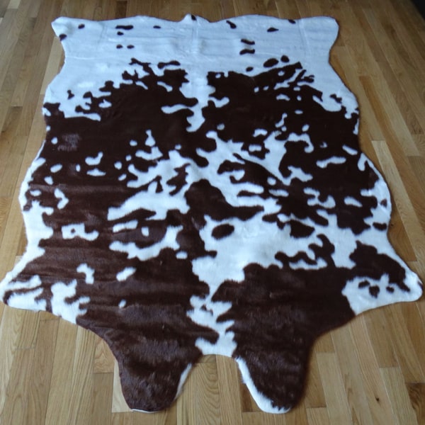 Cow hide Brown and White Acrylic Fur Rug (5'x7') 5x8   6x9 Rugs