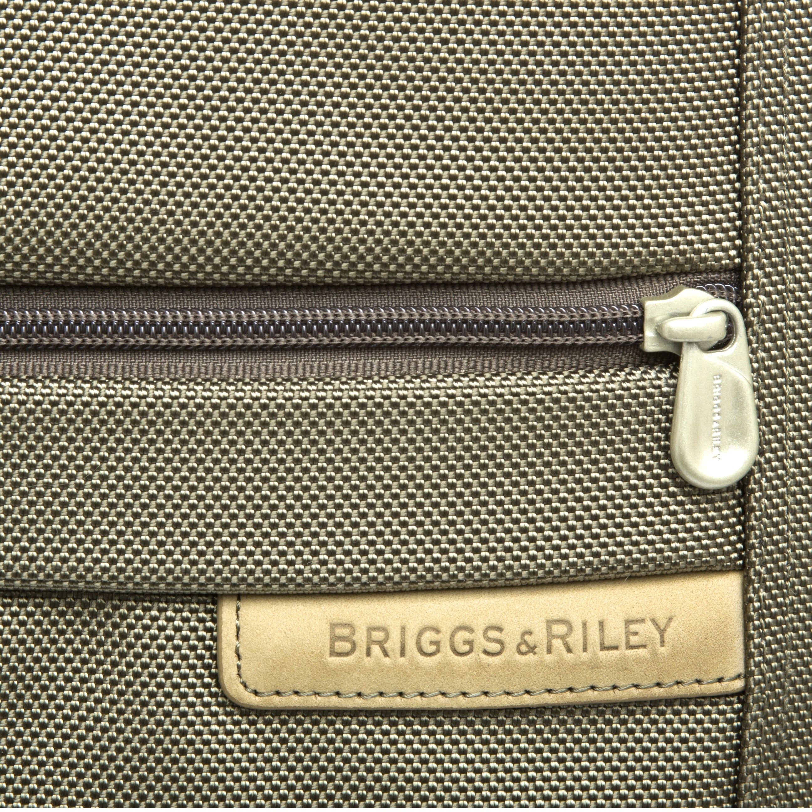 briggs and riley 22 inch carry on