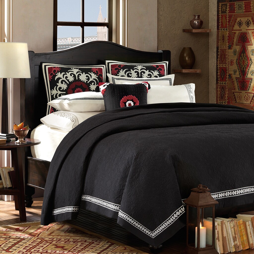 Artology Kalam Coverlet (Pirate blackWeave WovenPattern PlaidMaterials 100 percent cottonCare instructions Machine washableDimensionsQueen coverlet 90 inches wide x 90 inches longKing coverlet 106 inches wide x 90 inches longThe digital images we di