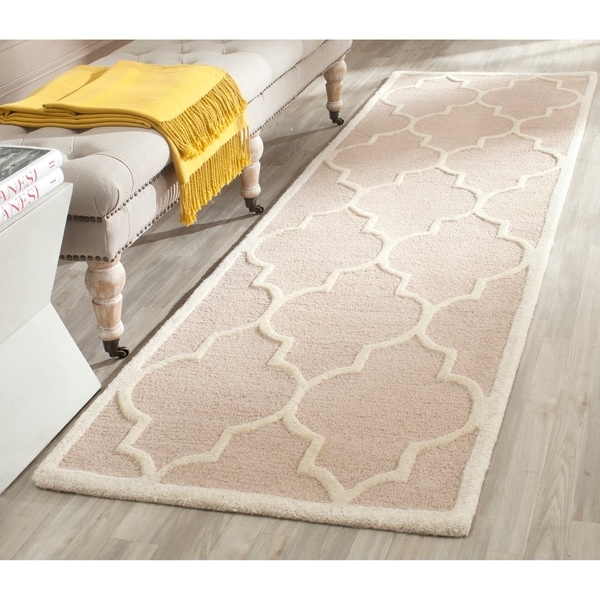 Safavieh Handmade Moroccan Cambridge Beige/ Ivory Wool Rug - 2'6 x 6'