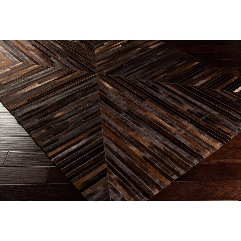 Hand-crafted Cadmus Contemporary Animal Coffee Bean Leather Area Rug - 5' x 8'